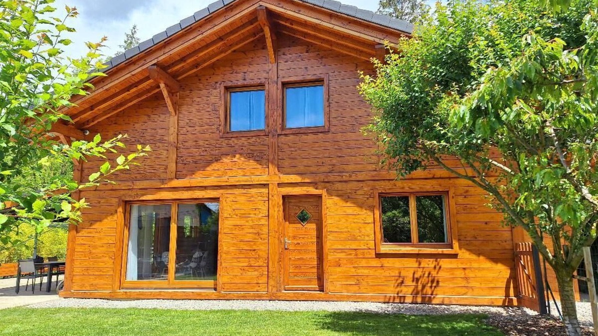 Faucigny House | Holiday Home 'Le Refuge - Faucigny' with Mountain View, Private Terrace and Wi-Fi