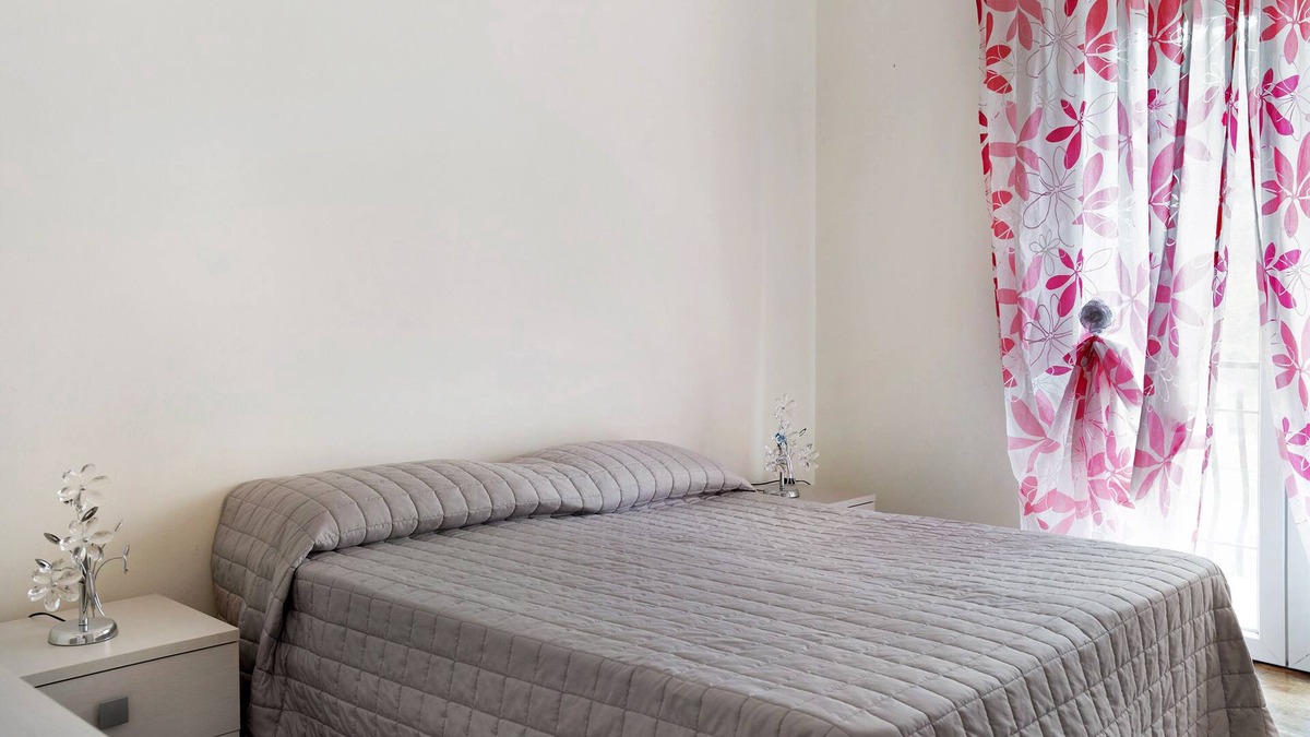 Cengio House | Holiday Home 'Le Rose' with Mountain View, Balcony and Wi-Fi