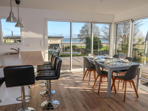 Plouneour-Trez House | Holiday Home Les Dunes by Interhome
