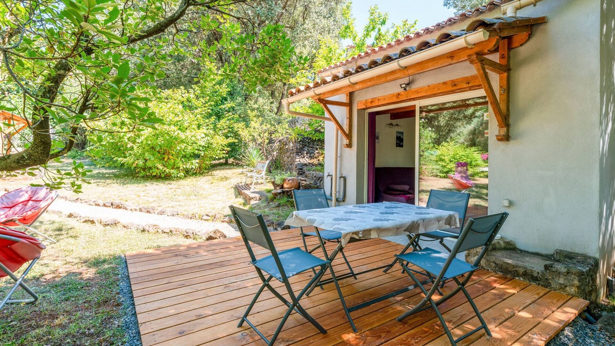 Mialet House | Holiday Home 'Les Taillades' with Shared Pool, Private Terrace and Wi-Fi