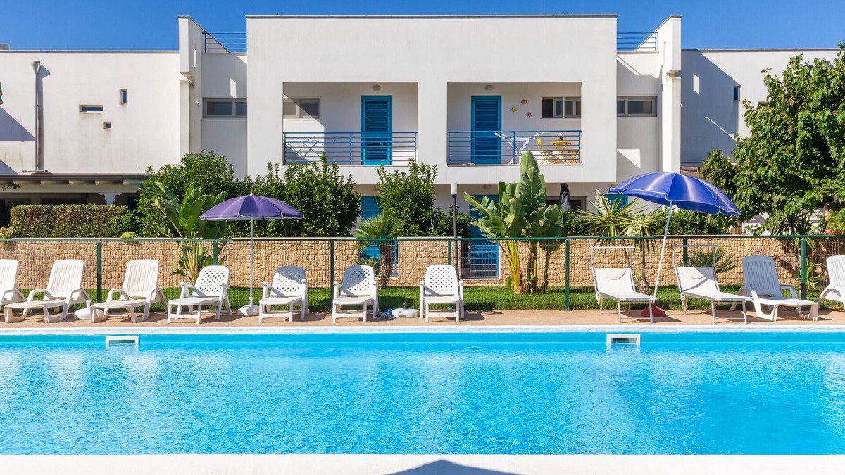 Boncore House | Holiday Home 'Libeccio Luxury Torre Lapillo' with Sea View, Shared Pool and Wi-Fi