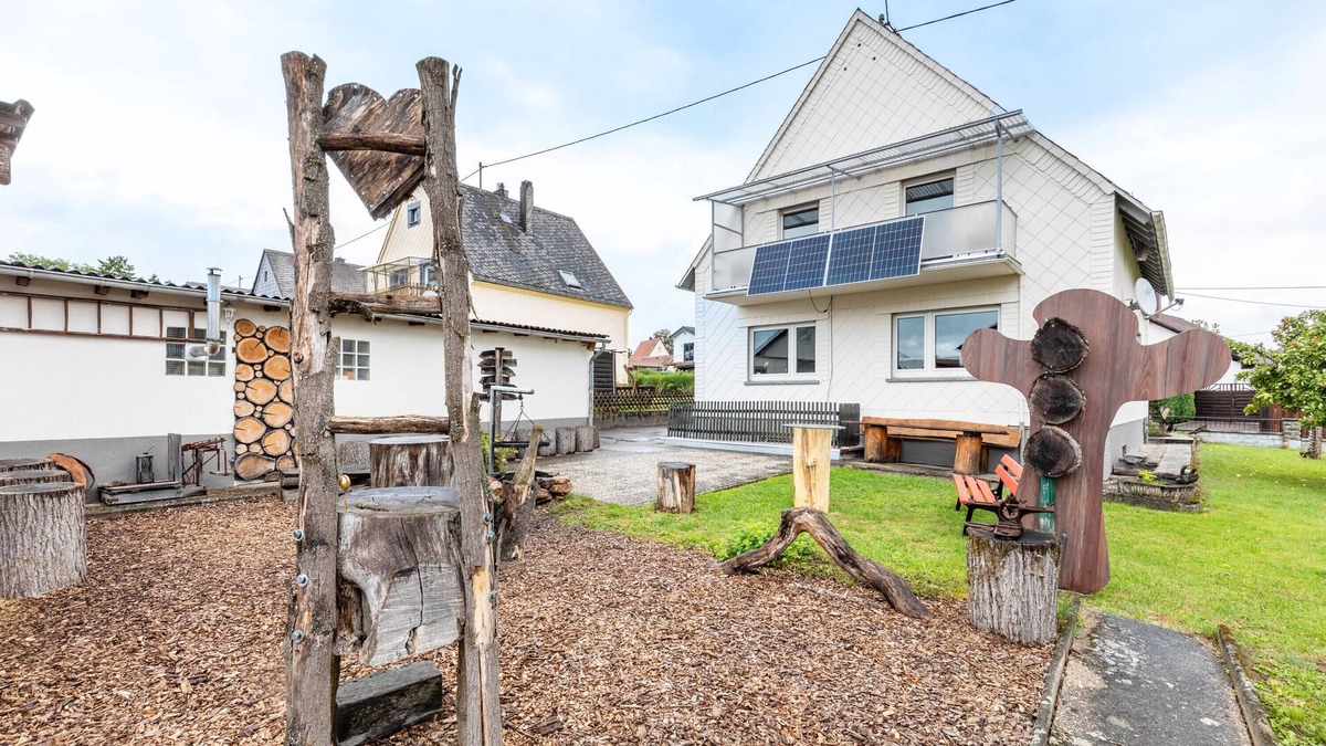 Seesbach House | Holiday Home 'Liebe' with Shared Garden, Balcony and Wi-Fi