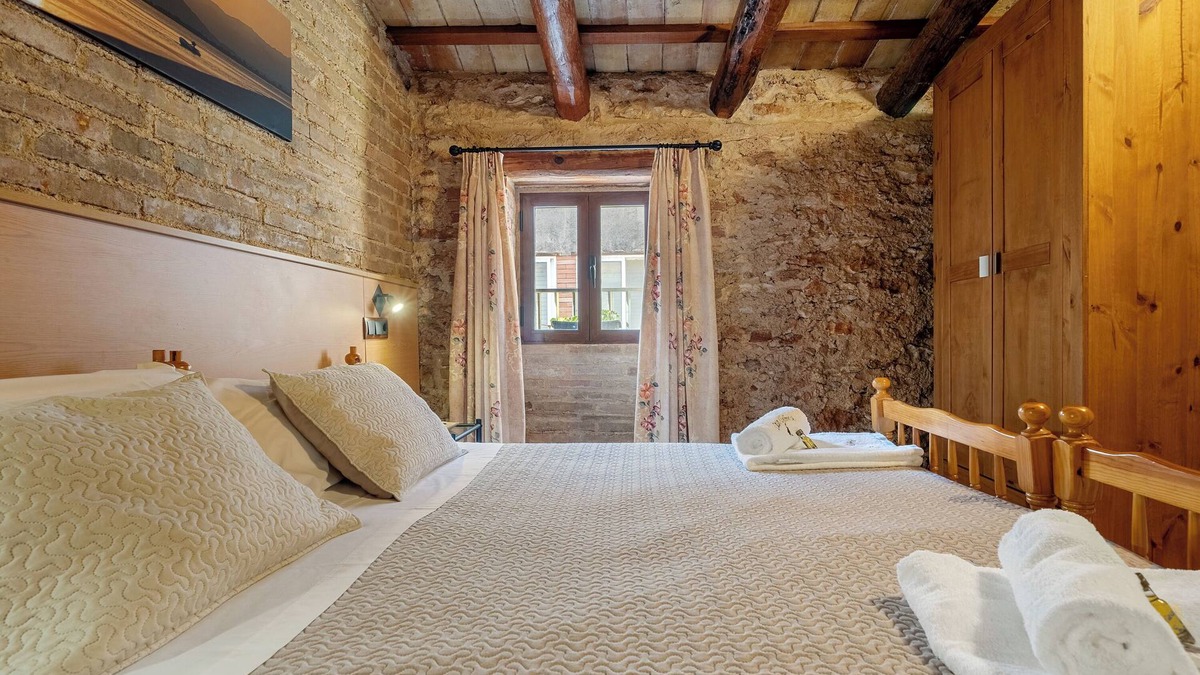 Roquetes House | Holiday Home 'Llebra 2' with Private Terrace, Wi-Fi and Air Conditioning