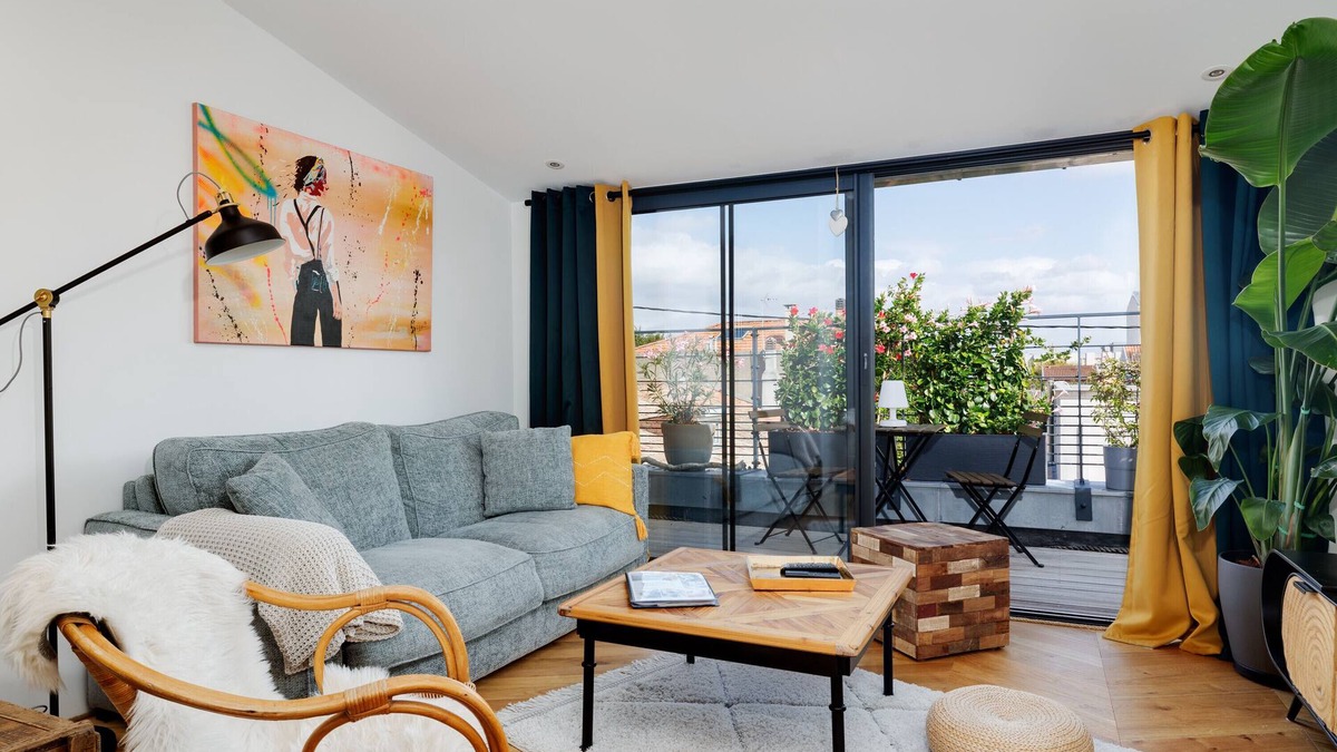 Victor Hugo - Saint-Augustin House | Holiday Home 'Loft Contemporain À 2 Pas Du Centre' with Private Terrace, Wi-Fi and Air Conditioning