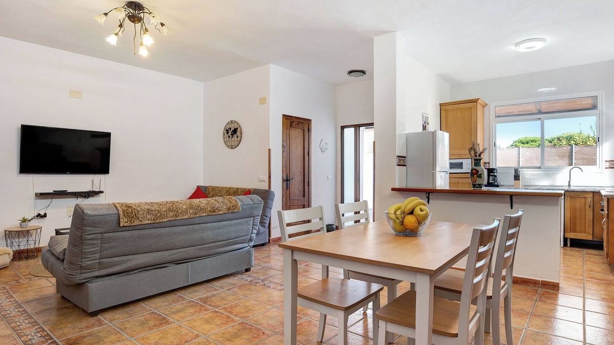 San Ambrosio House | Holiday Home 'Los Olivos' with Private Pool, Wi-Fi and Air Conditioning