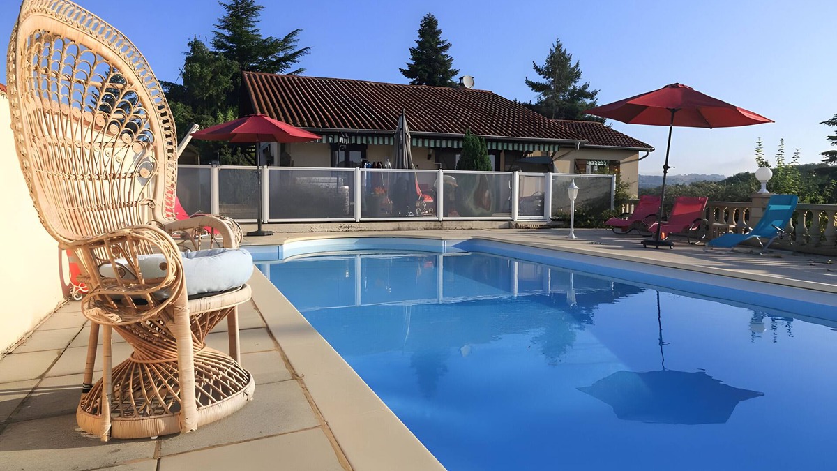 Revel-Tourdan House | Holiday Home 'Louis' with Mountain View, Private Pool and Wi-Fi