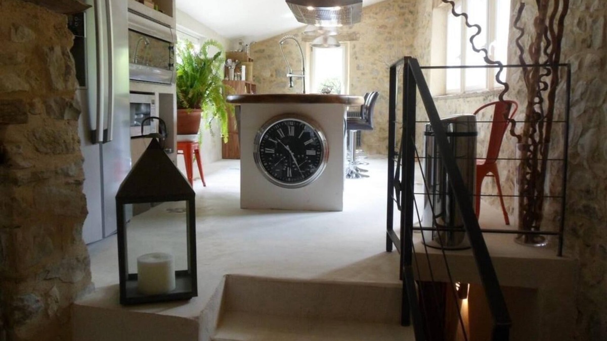 Savoillan House | Holiday Home 'Luxueuse Bergerie Pied Du Ventoux' with Mountain View, Shared Terrace and Wi-Fi