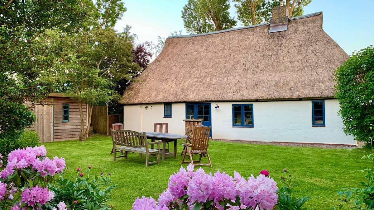Nordermeldorf House | Holiday Home 'Müllerhaus Von 1860' with Private Garden and Wi-Fi