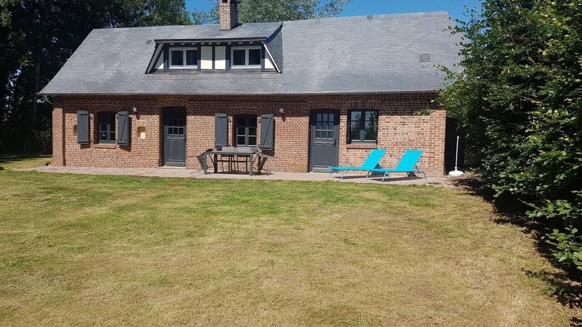 Hautot-l'Auvray House | Holiday Home 'Maison Campagne Dix Kilomtres De' with Private Terrace, Private Garden and Wi-Fi