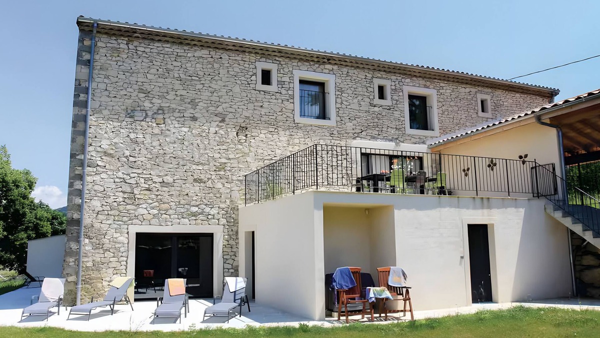 La Touche House | Holiday Home 'Magnifique' with Mountain View, Wi-Fi and Air Conditioning