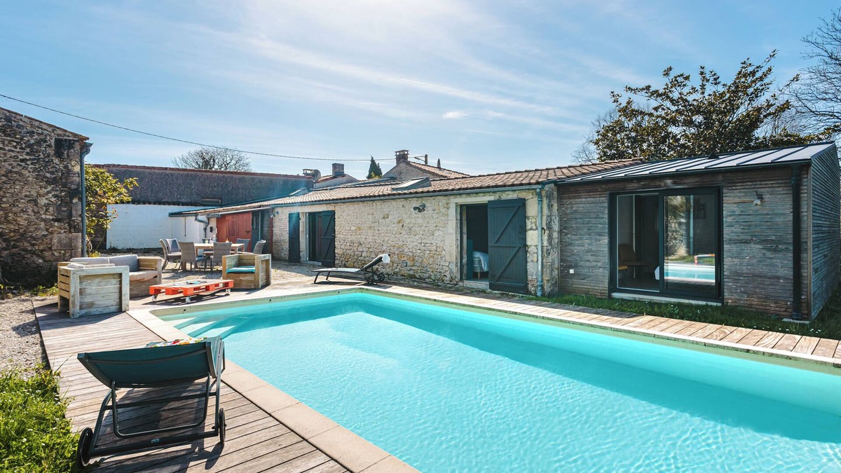 Barzan House | Holiday Home 'Magnolia' with Private Pool, Private Terrace and Wi-Fi