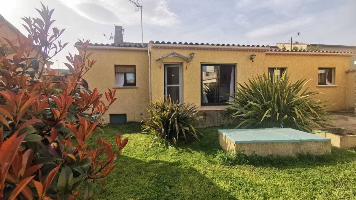 Saint-Ambroix House | Holiday Home 'Maison Ensoleillée Au Calme' with Shared Pool, Private Garden and Balcony
