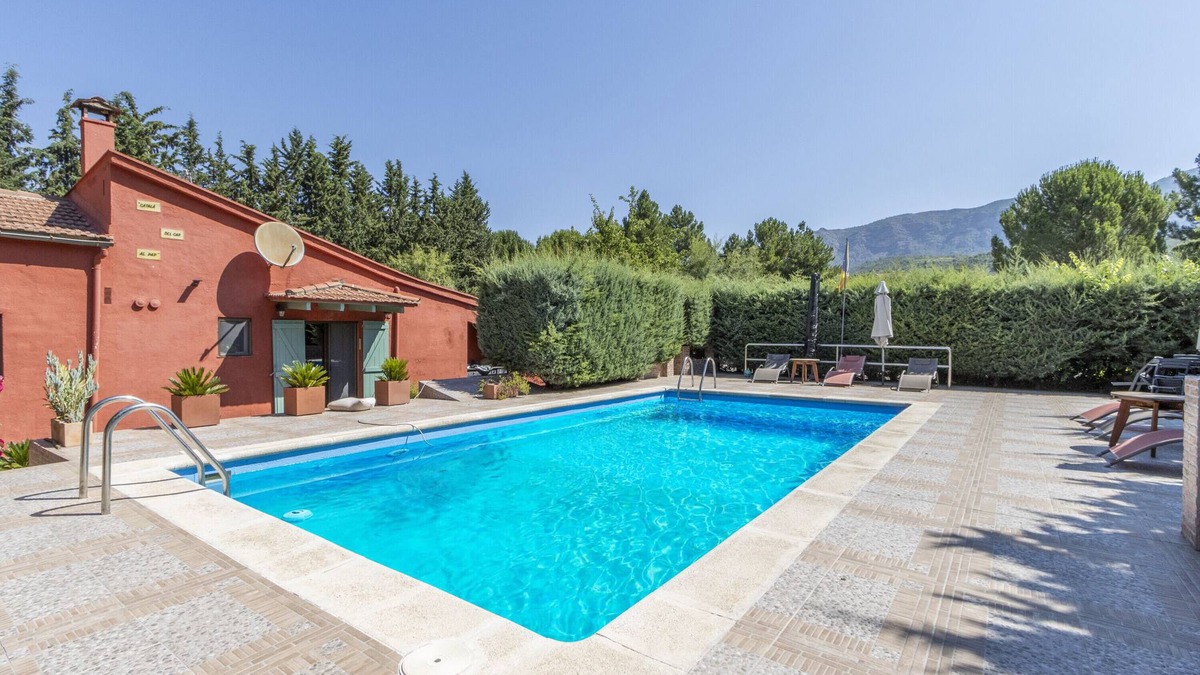 Aramunt House | Holiday Home 'Maison Avec Piscine En Catalogne' with Mountain View, Wi-Fi and Air Conditioning