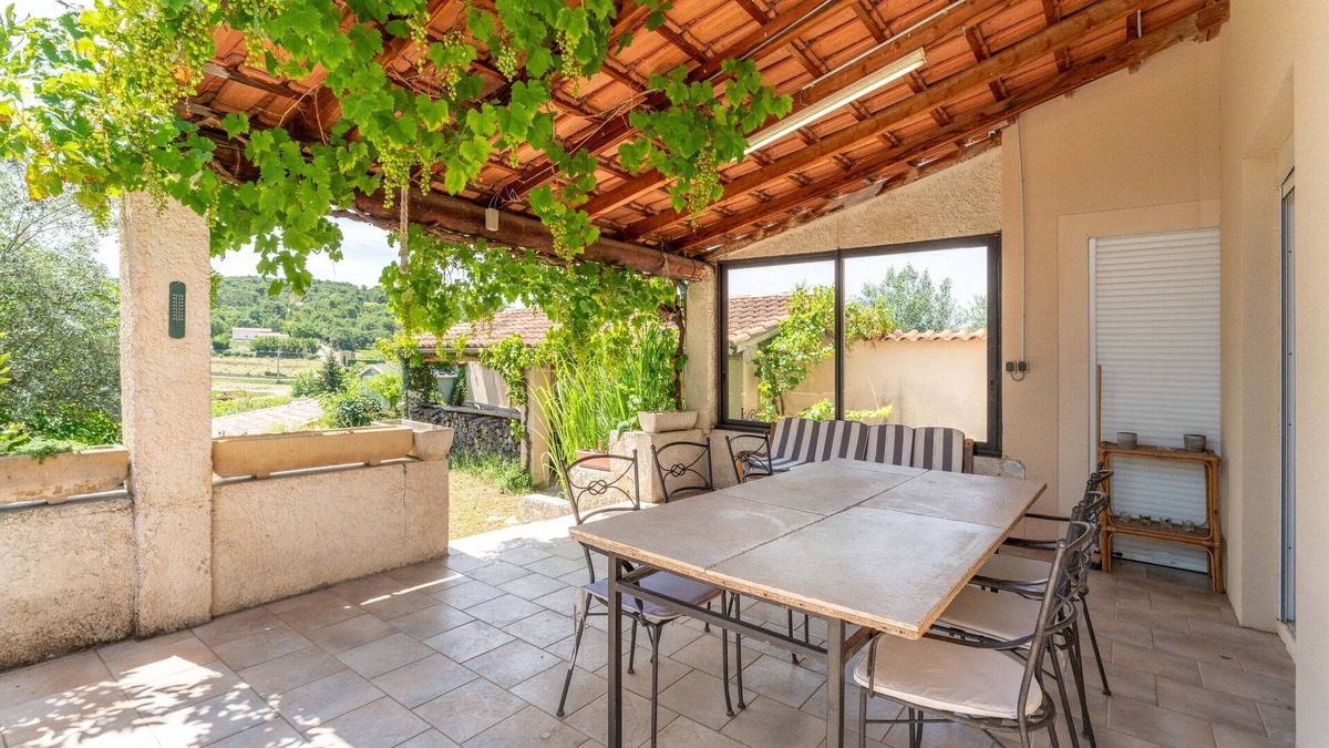 Faucon House | Holiday Home 'Maison Avec Vue Sur Le Ventoux' with Mountain View, Private Terrace and Wi-Fi
