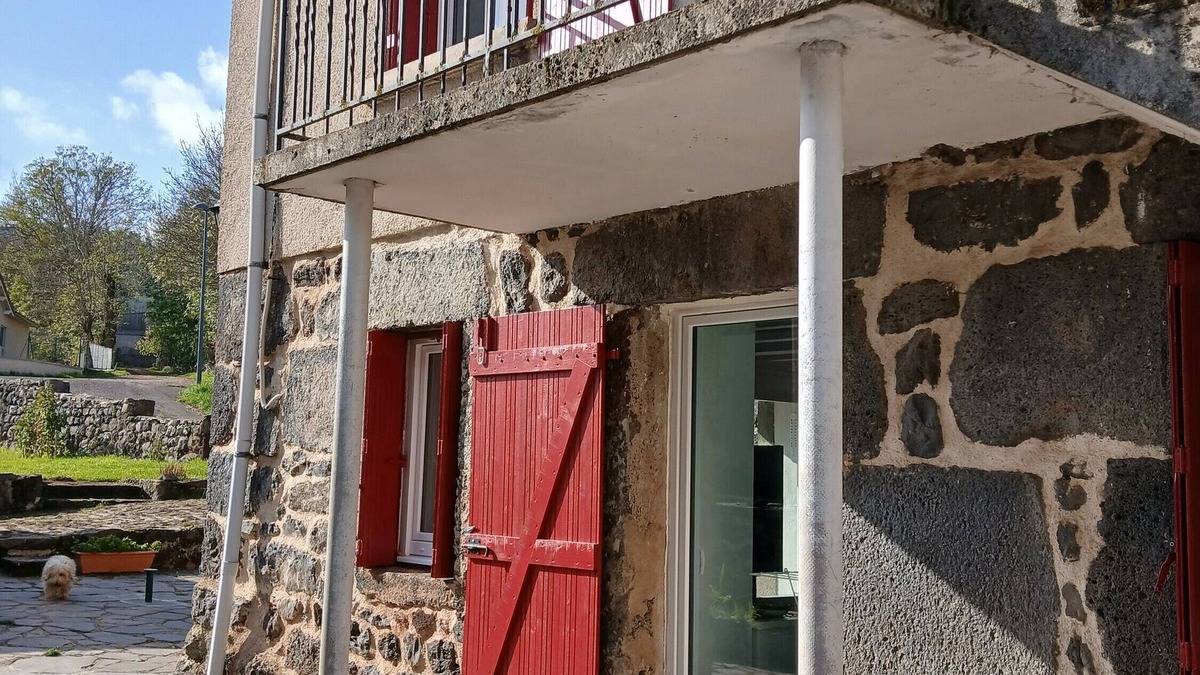 Seneujols House | Holiday Home 'Maison De Campagne' with Private Terrace, Private Garden and Wi-Fi