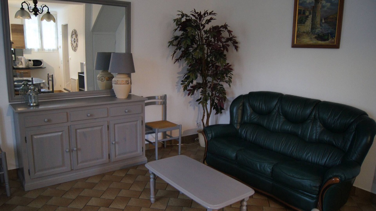 Blere House | Holiday Home "Maison En Touraine" with Private Terrace and Private Garden