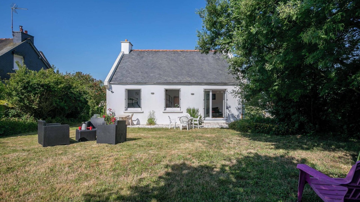 Ploumagoar House | Holiday Home 'Maison Bretonne' with Private Terrace, Private Garden and Balcony