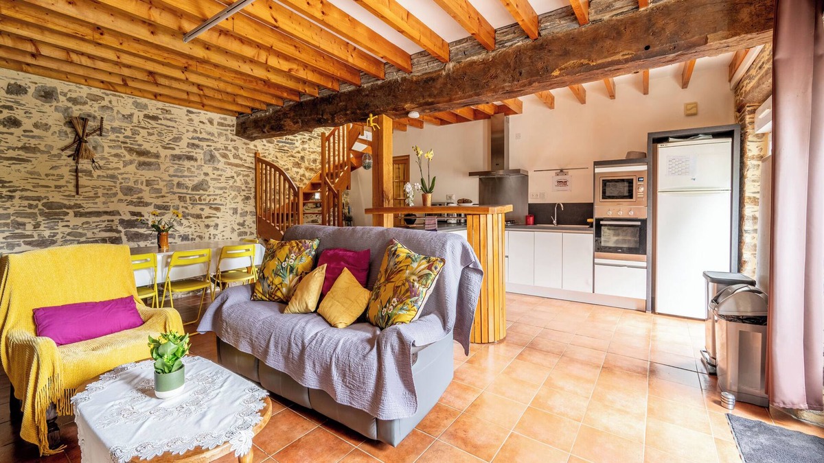 Renac House | Holiday Home 'Maison Proche La Gacilly' with Private Garden and Wi-Fi