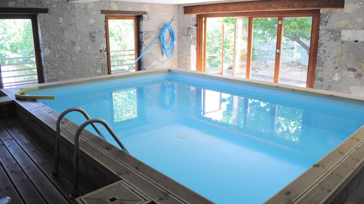 Noyarey House | Holiday Home 'Maison' with Mountain View, Shared Terrace and Wi-Fi