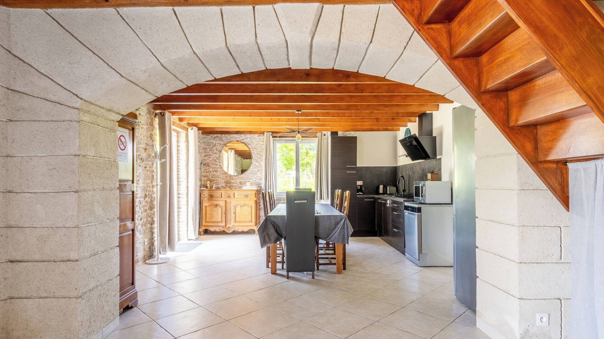 Saint-Herblain House | Holiday Home 'Manoir De L'aisnerie Le Pavillon' with Private Terrace, Private Garden and Wi-Fi