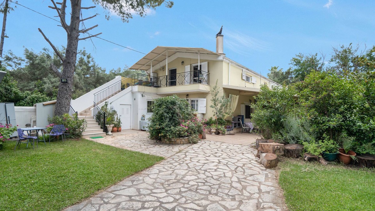 Kalligoni House | Holiday Home 'Margetina's House' with Mountain View, Shared Terrace and Air Conditioning