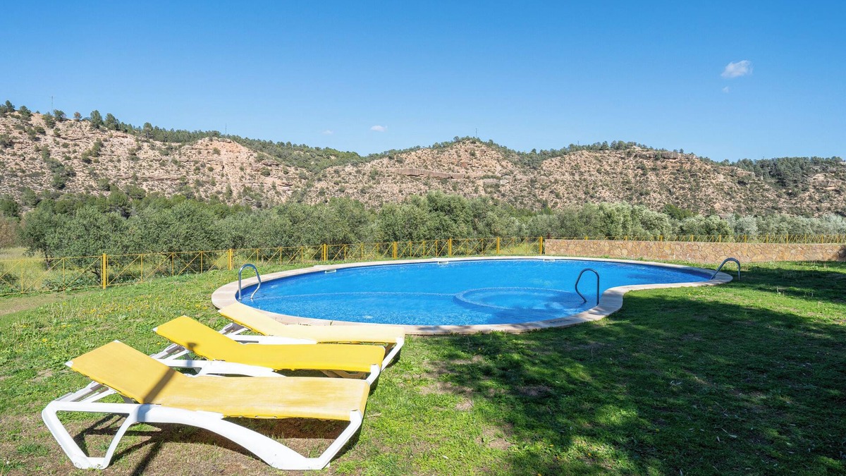Flix House | Holiday Home 'Mas De Sisco' with Mountain View, Wi-Fi and Air Conditioning