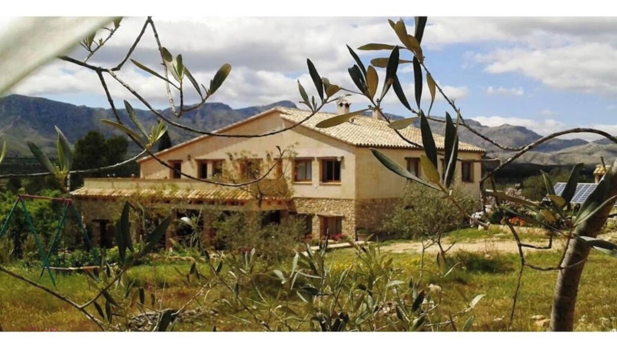 El Perello House | Holiday Home 'Mas Del Pi' with Mountain View, Private Terrace and Wi-Fi