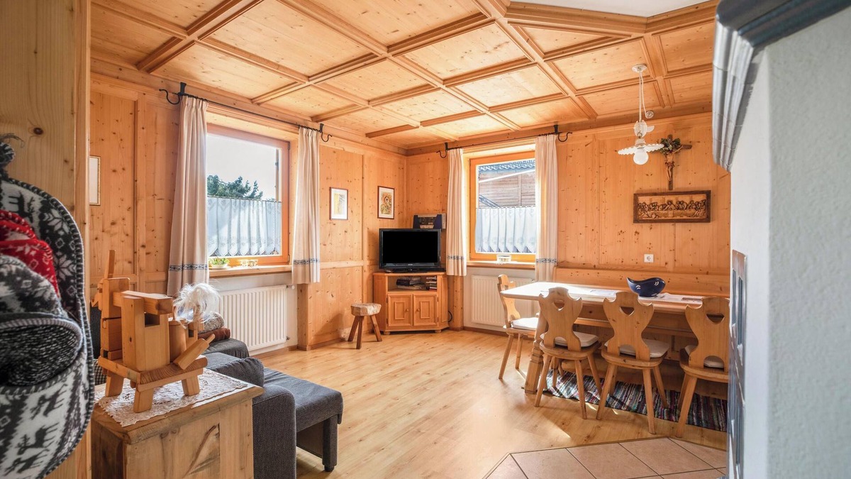 Mendel Pass House | Holiday Home 'Mendelhaus' with Mountain View, Private Garden and Wi-Fi