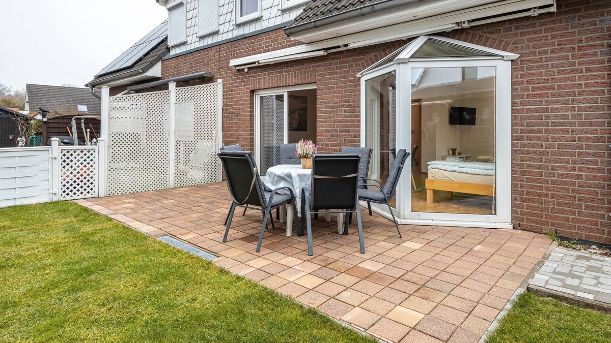 Mittelfeld House | Holiday Home 'Messenahes Ferienhaus Hannover' with Private Terrace and Wi-Fi