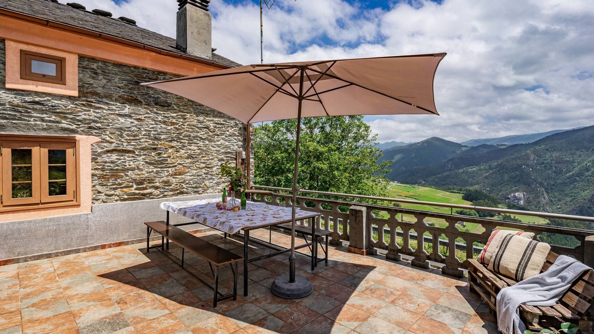 Prelo House | Holiday Home 'Mirador Del Navia' with Mountain View, Private Terrace and Wi-Fi