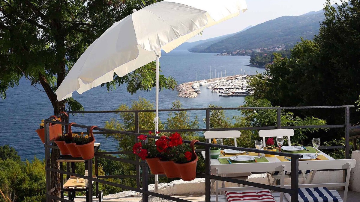 Icici House | Holiday home mit Meerblick und Terrasse