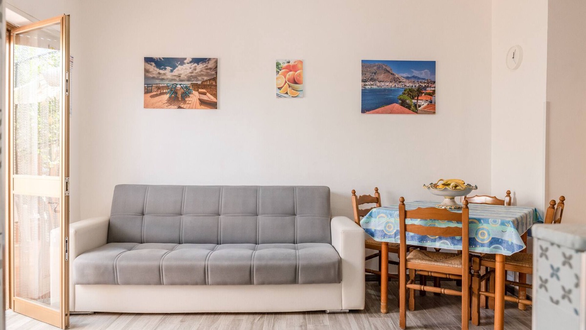 Seccagrande Apartment | Holiday Home 'Monolocale Arredato - Le Terrazze' with Sea View, Wi-Fi and Air Conditioning