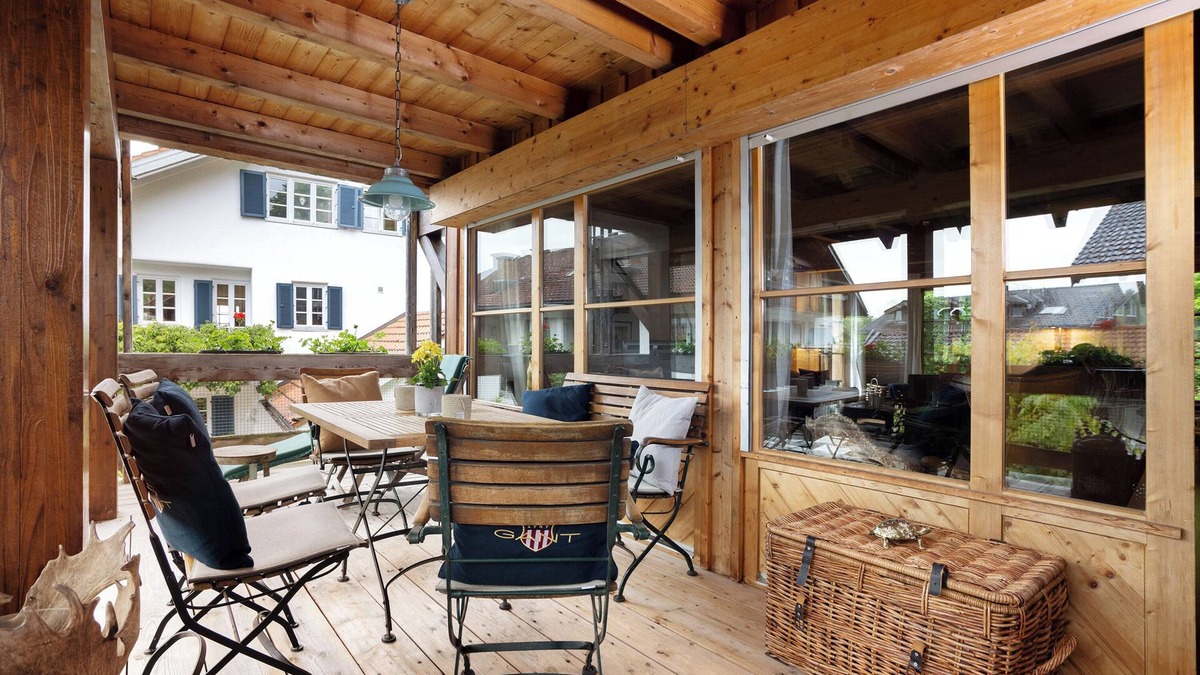 Sonthofen House | Holiday Home 'Montfort' with Private Terrace, Shared Garden and Wi-Fi