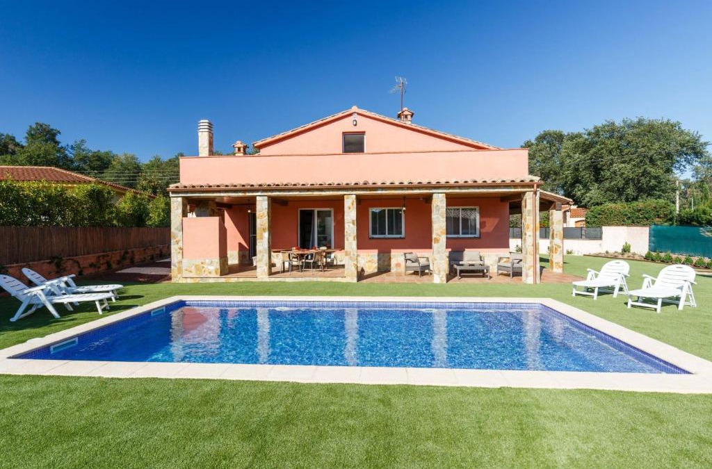 Can Carbonell House | Holiday Home Montverde by Interhome