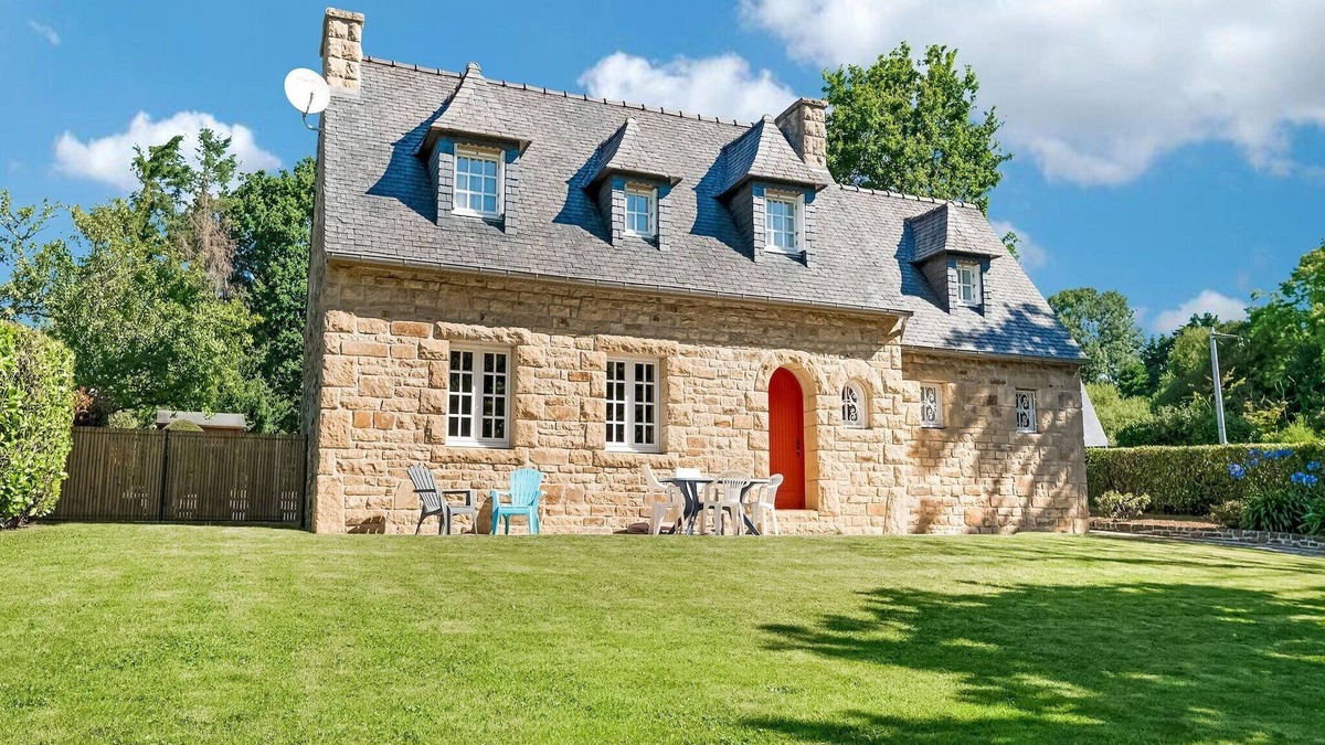 Logonna-Daoulas House | Holiday Home near Sea with Garden Logonna-Daoulas