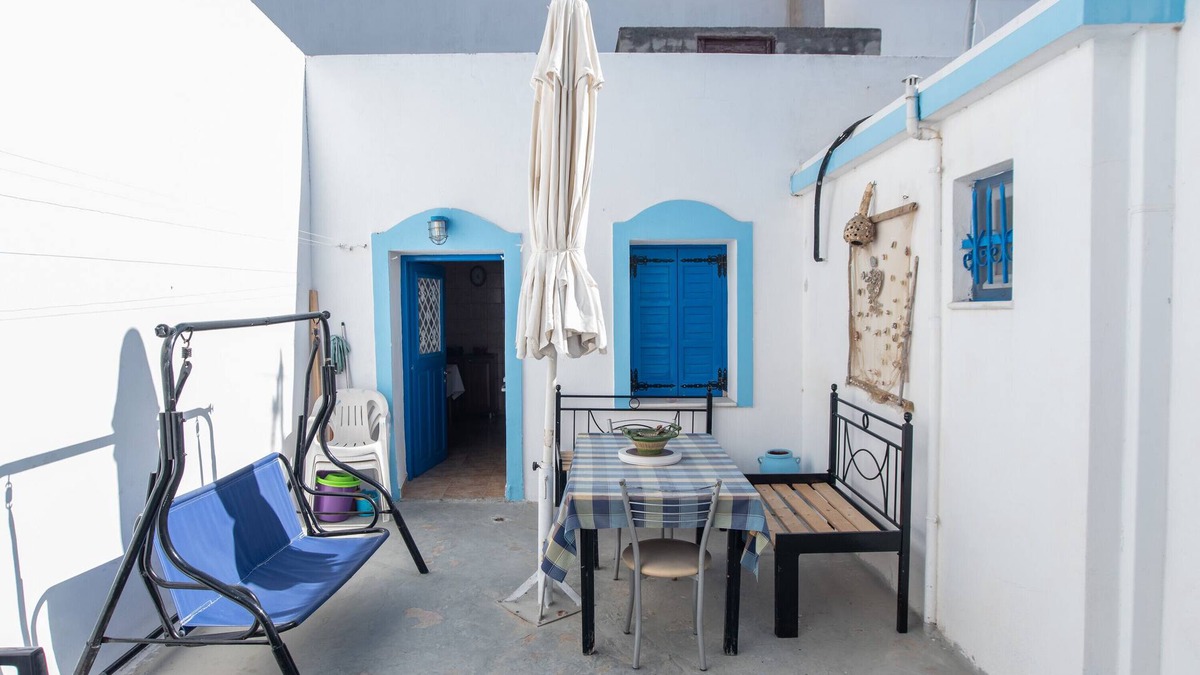 Vivlos House | Holiday Home 'Naxos Family House In Vivlos' with Sea View, Wi-Fi and Air Conditioning
