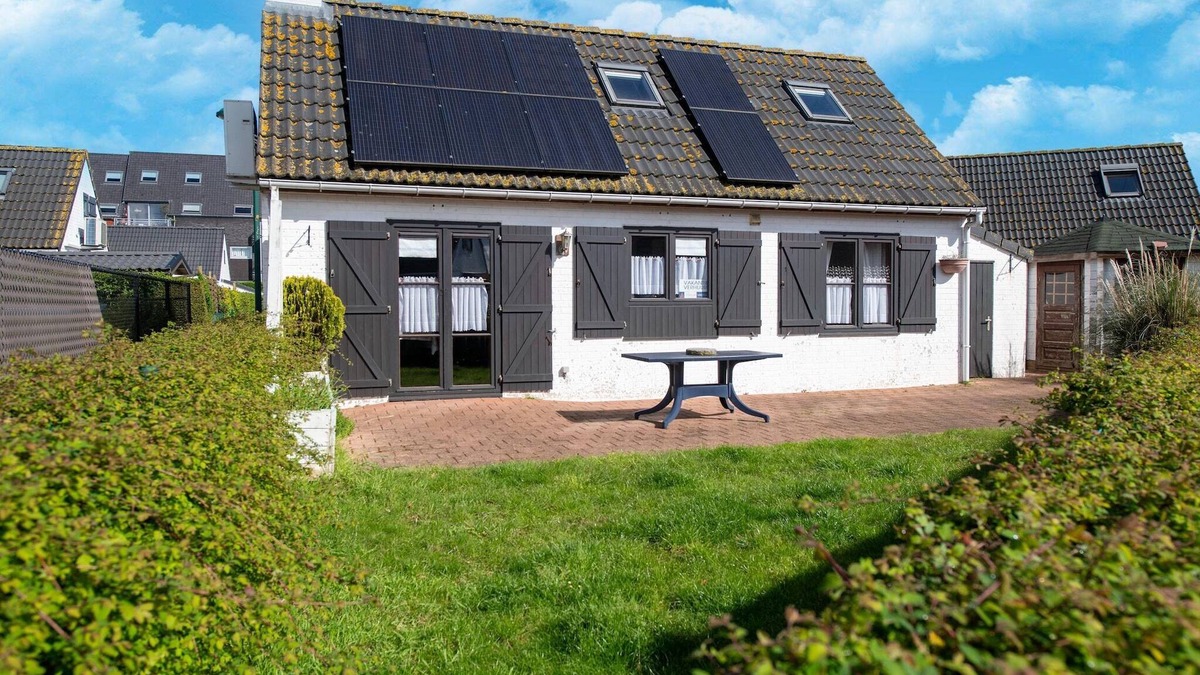 Lombardsijde House | Holiday Home near Marina with Pool