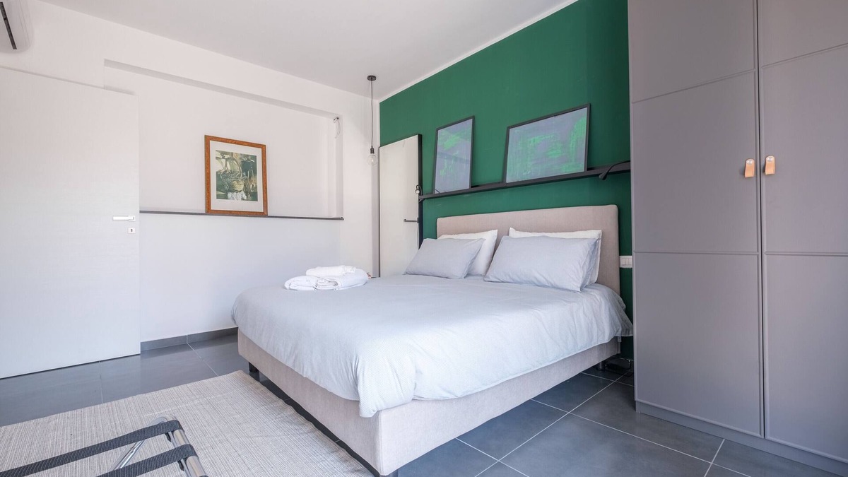 Furci Siculo House | Holiday Home 'Ninai Sea Holiday Apartment 2' with Balcony, Wi-Fi and Air Conditioning