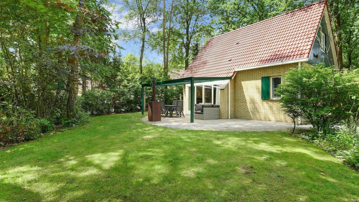 Diessen House | Holiday Home in Brabant with Garden & BBQ