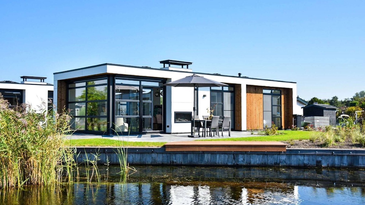 Loosdrecht House | Holiday Home in Loosdrecht on the Water