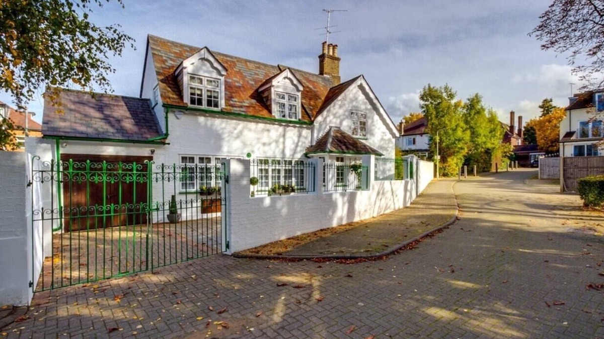 West Finchley Cottage | Holiday Home of the Month! Finchley, Sleeps 5