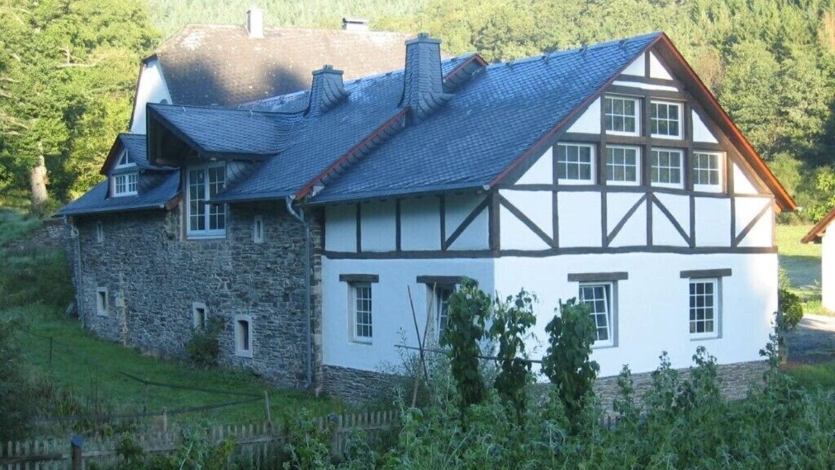 Beuren House | Holiday home old mill with wooden mill wheel