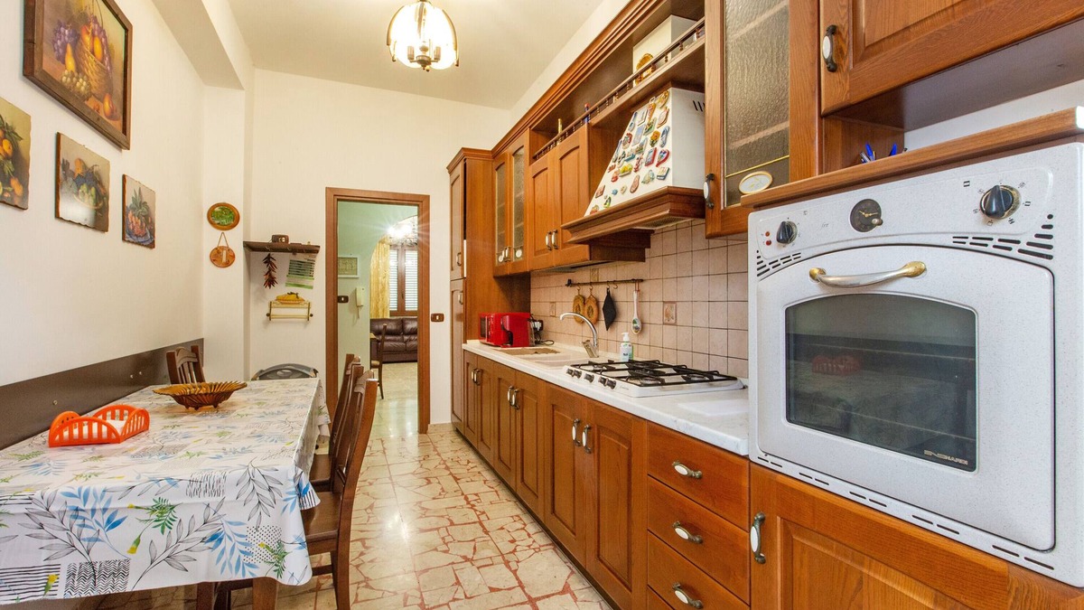Brolo House | Holiday Home 'Olga Bnb' with Balcony and Wi-Fi