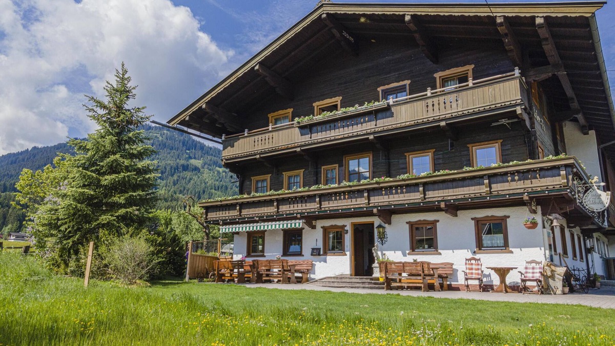 Feuring Apartment | Holiday home on a former stables