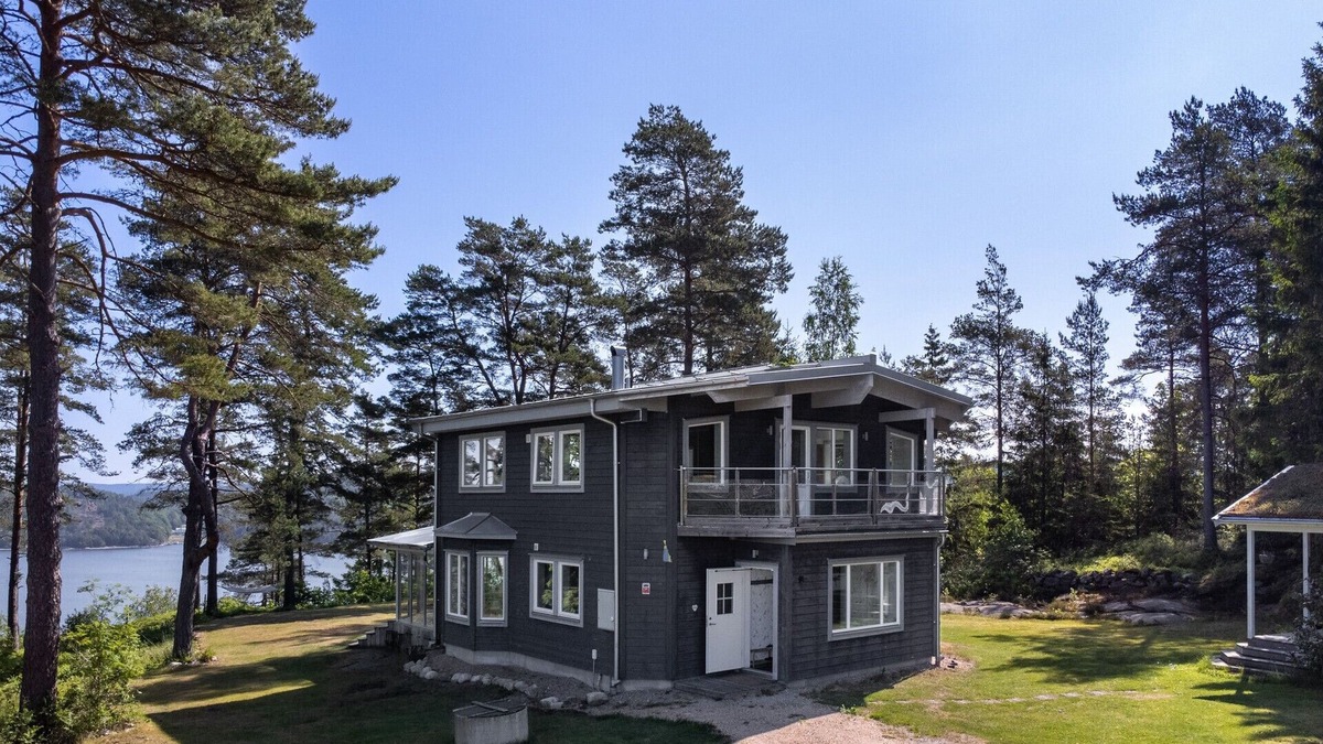 Stillingson House | Holiday home on the West Coast with a panoramic view of sea | SE09029
