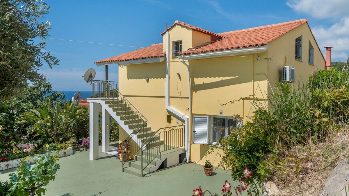 Ratzakli House | Holiday Home 'Palati' with Sea View, Wi-Fi and Air Conditioning