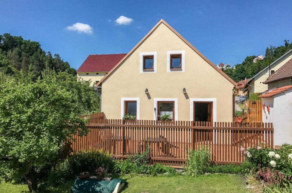 Bechyne House | Holiday Home Parkany 2 by Interhome