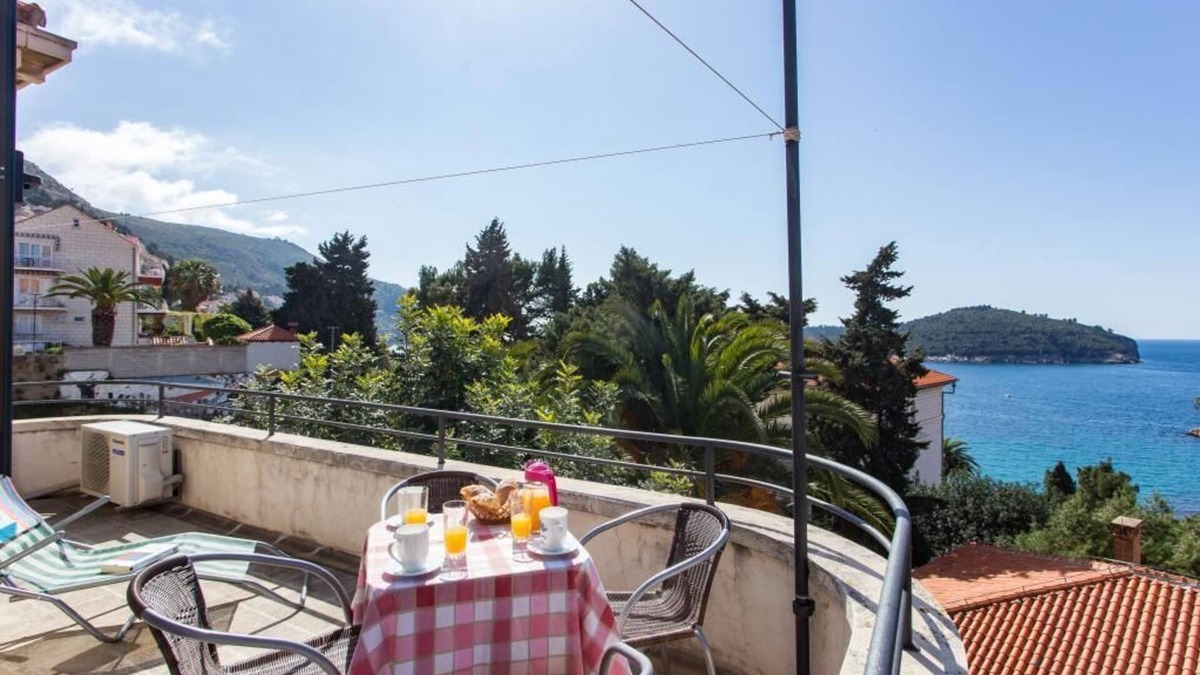 Ploce House | Holiday Home Patricija-Duplex Three Bedroom Apartment with Balcony and Sea View (A6+1)