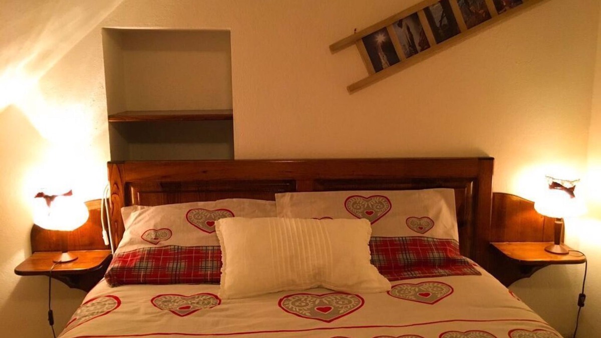 Perloz House | Holiday Home 'Perruchon' with Mountain View, Shared Terrace and Shared Garden