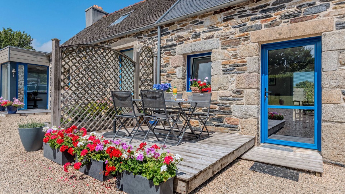Taule House | Holiday Home 'Petite Maison' with Private Terrace and Shared Garden